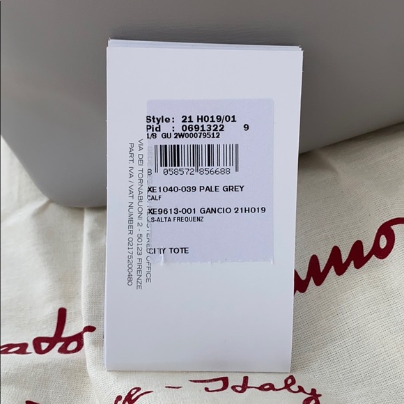 Authentic Salvatore Ferragamo city tote. - Picture 4 of 7